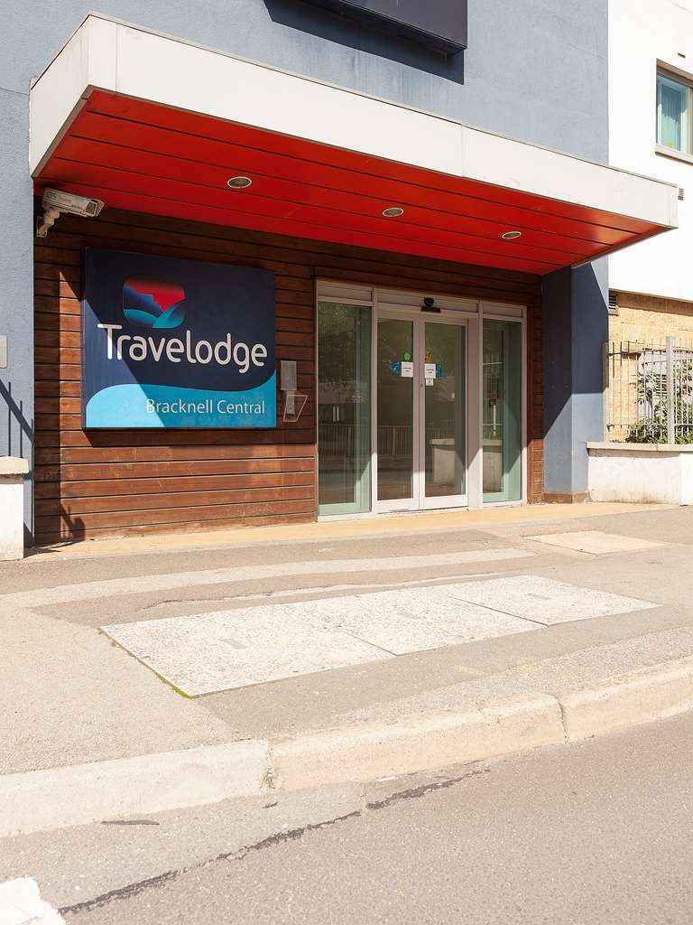 Travelodge Bracknell Central Экстерьер фото